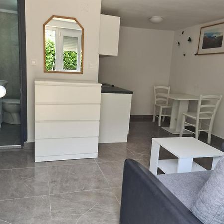 Marton Apartment คิร์ก ภายนอก รูปภาพ