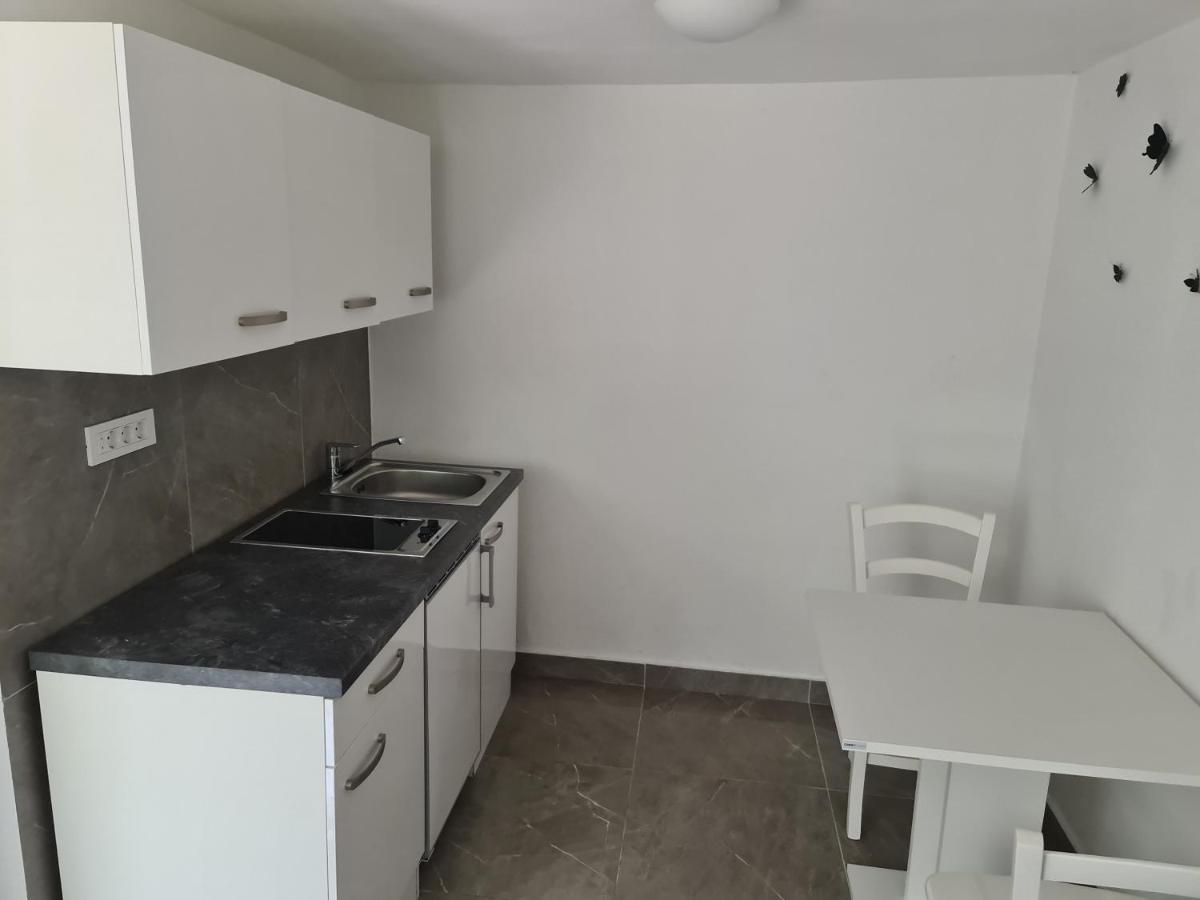 Marton Apartment คิร์ก ภายนอก รูปภาพ