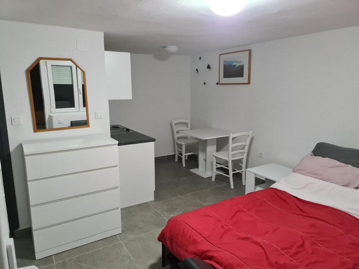 Marton Apartment คิร์ก ภายนอก รูปภาพ